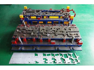 五金沖壓模具-連續(xù)模沖壓加工不銹鋼